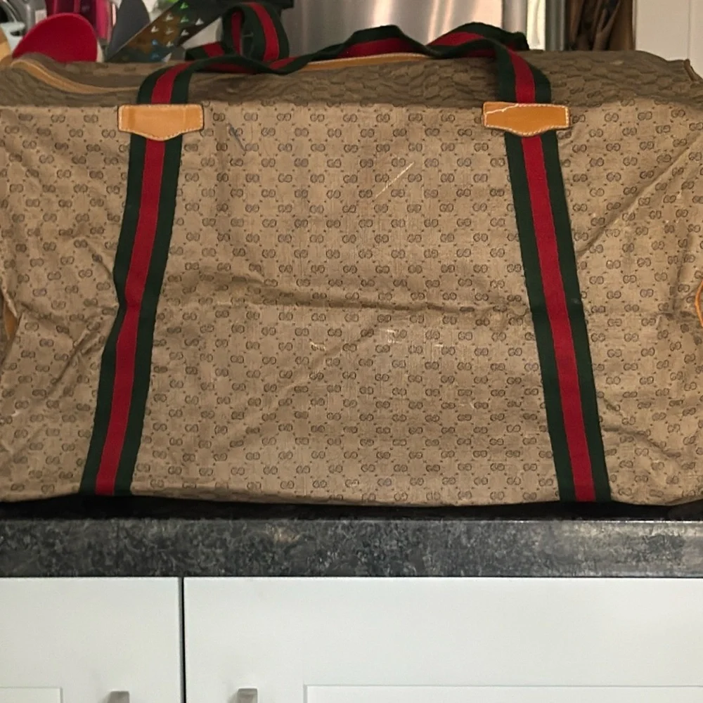 🌺SOLD SOLD ‼️‼️‼️GORGEOUS VERY RARE GUCCI DUFFLE ❤️🔥 - Picture 2 of 9